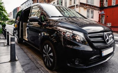 free-photo-of-black-mercedes-v-class-parked-by-the-sidewalk-with-the-side-door-open